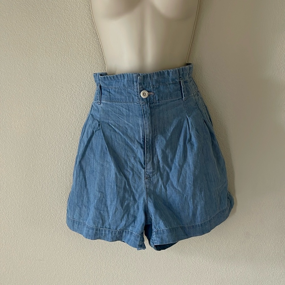 Madewell size 6 shorts, high waist, pleated, elastic waist band